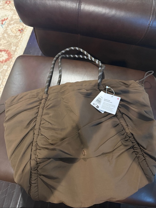 lululemon athletica Handbags - Lululemon ruched tote bag 24L in walnut brown gold color